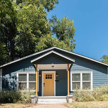 Escape To A Restored 1920S East Waco Bungalow Exterior foto