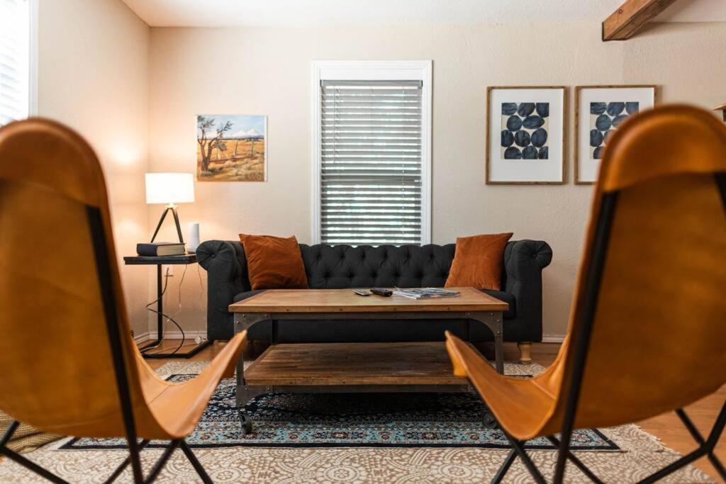 Escape To A Restored 1920S East Waco Bungalow Exterior foto