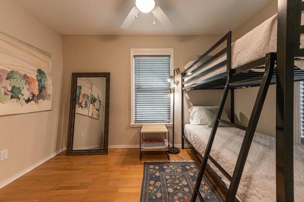 Escape To A Restored 1920S East Waco Bungalow Exterior foto